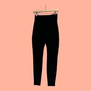 Assets by Spanx Red Hot Label Women’s Black High Rise Leggings, M/M